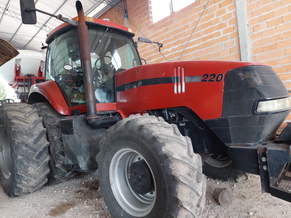 TRACTOR CASE IH MAGNUN 220