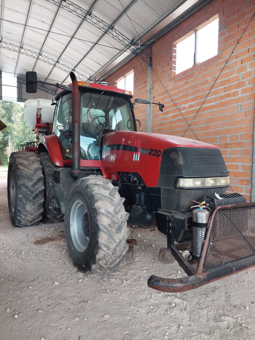 TRACTOR CASE IH MAGNUN 220 AÑO 2008 CON PILOTO - Image 9