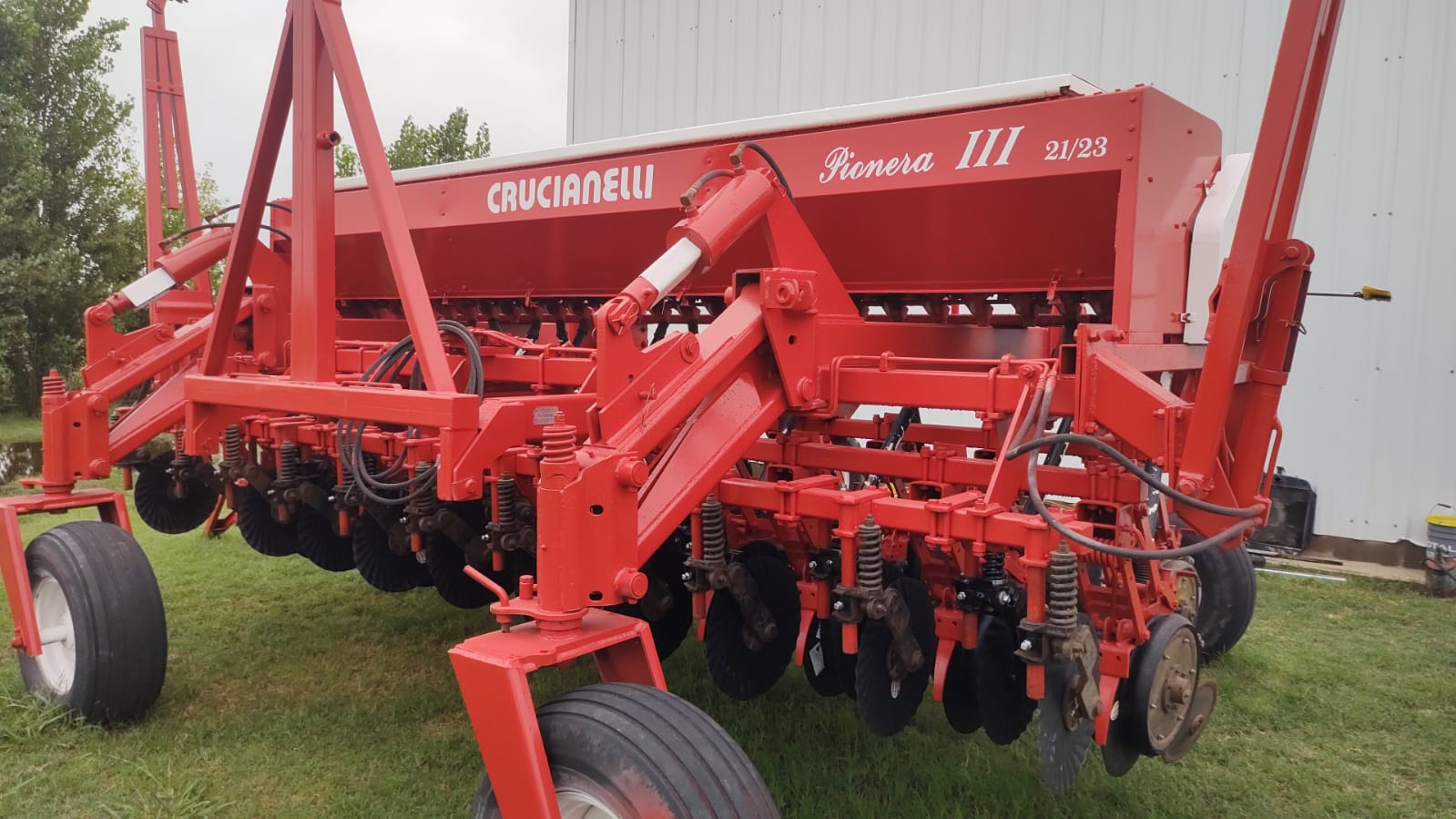SEMBRADORA CRUCIANELLI DE 21 A 23 SURCOS