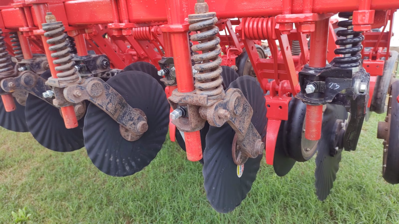 SEMBRADORA CRUCIANELLI DE 21 A 23 SURCOS