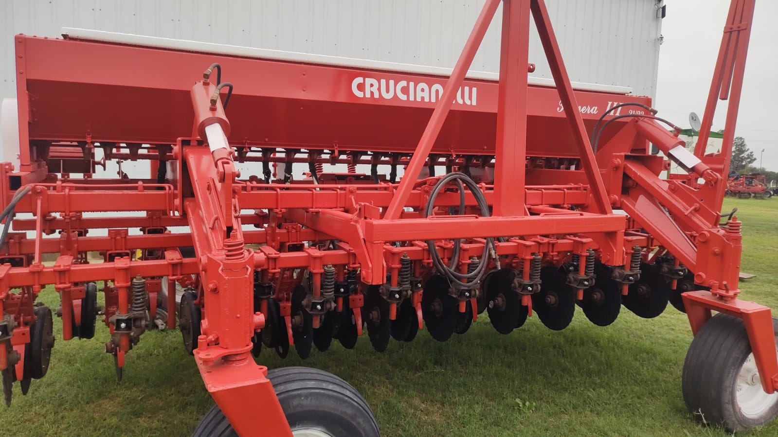 SEMBRADORA CRUCIANELLI DE 21 A 23 SURCOS