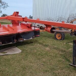 https://lpmagro.com.ar/producto/segadora-challeguer-1383-ano-2017-4mt-de-corte/