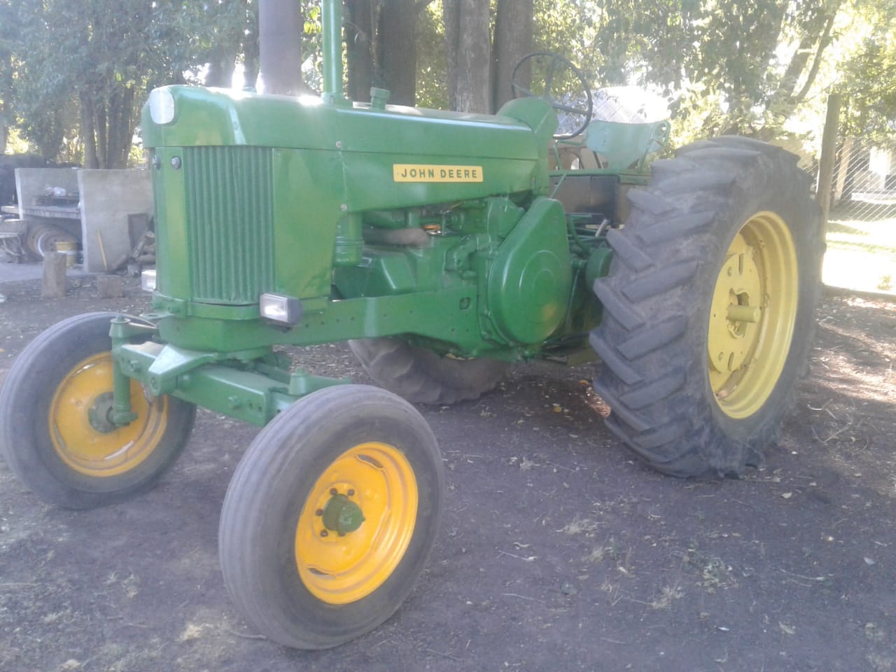 Tractor John Deere 730