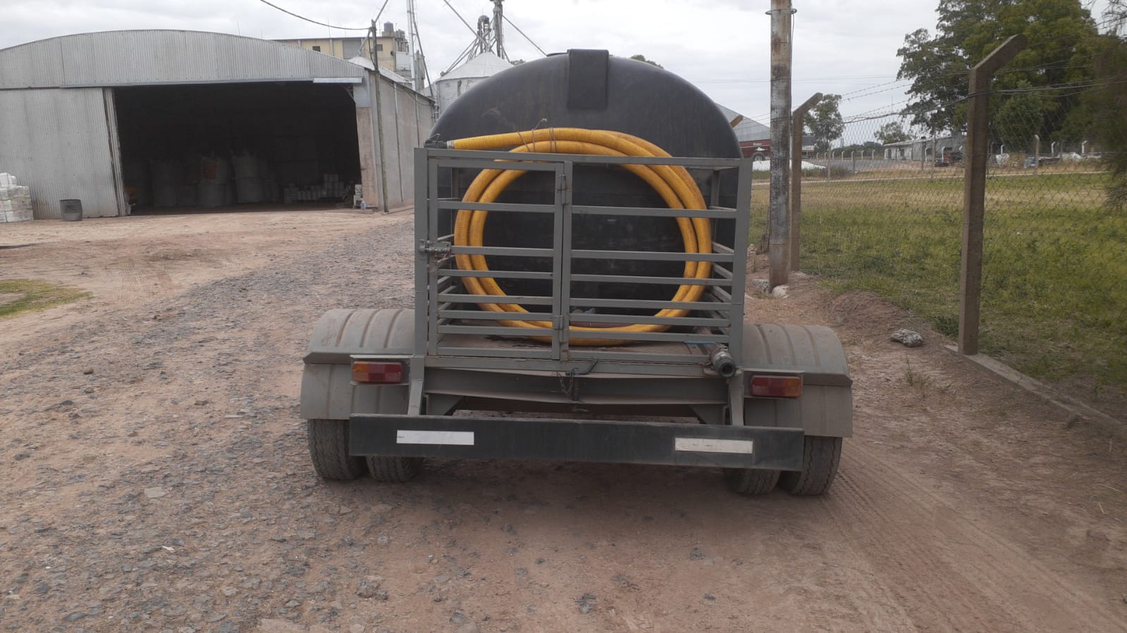 Acoplado Tanque Alberti