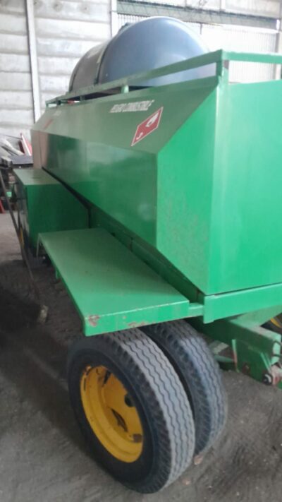 WhatsApp Image 2025-05-28 at 20.39.31 (1) Acoplado Tanque Combinado Conese 3000 Lts en excelente estado a la venta en Balcarce