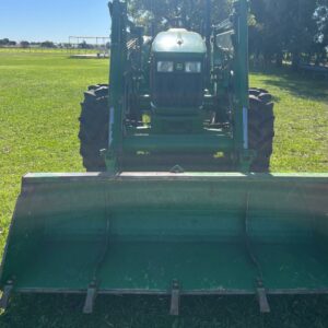 Tractor John Deere 5090E con pala cargadora
