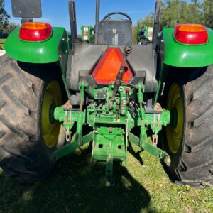 Tractor John Deere 5090E con pala cargadora