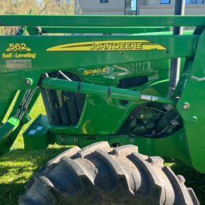 Tractor John Deere 5090E con pala cargadora