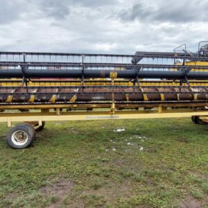 Cosechadora New Holland 9060 en excelente estado con plataforma de 35 pies