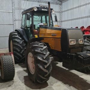 Tractor Valtra doble tracción en excelente estado