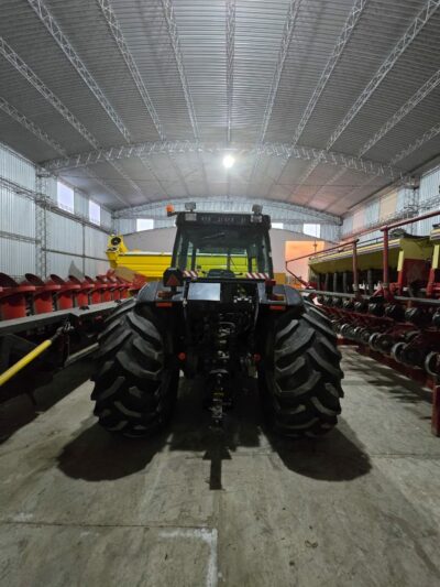 Tractor Valtra doble tracción en excelente estado
