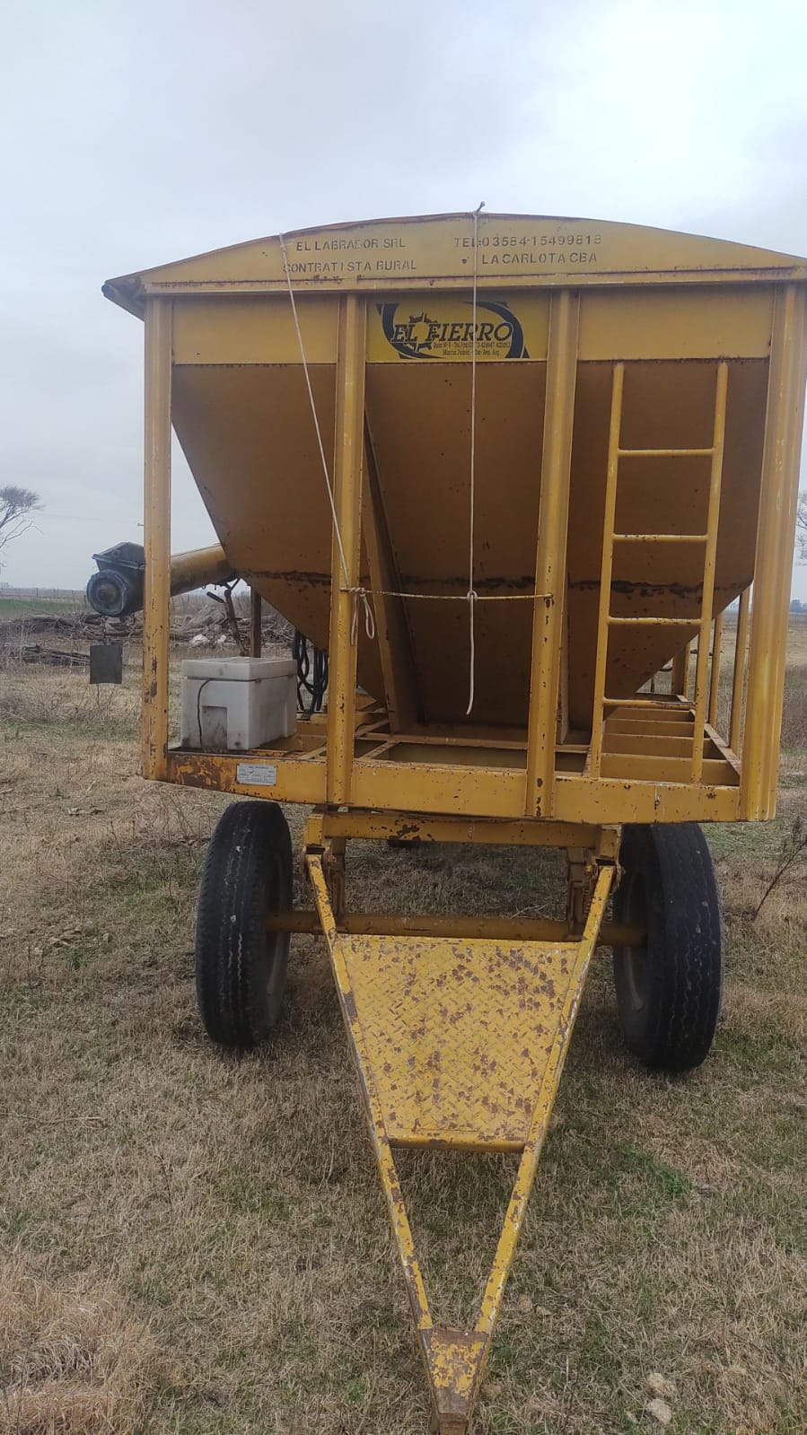 tolva de semillas y fertilizantes EL FIERRO