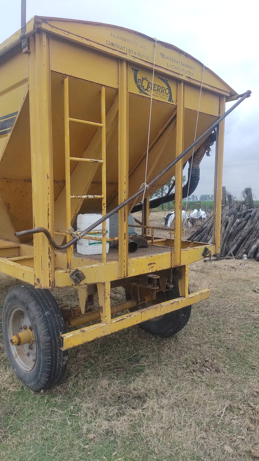 tolva de semillas y fertilizantes EL FIERRO