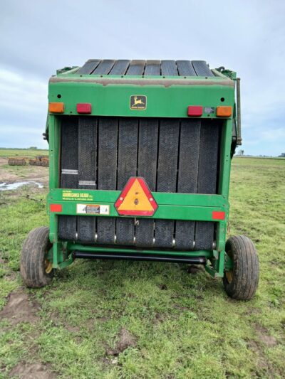Rotoenfardadora John Deere 566