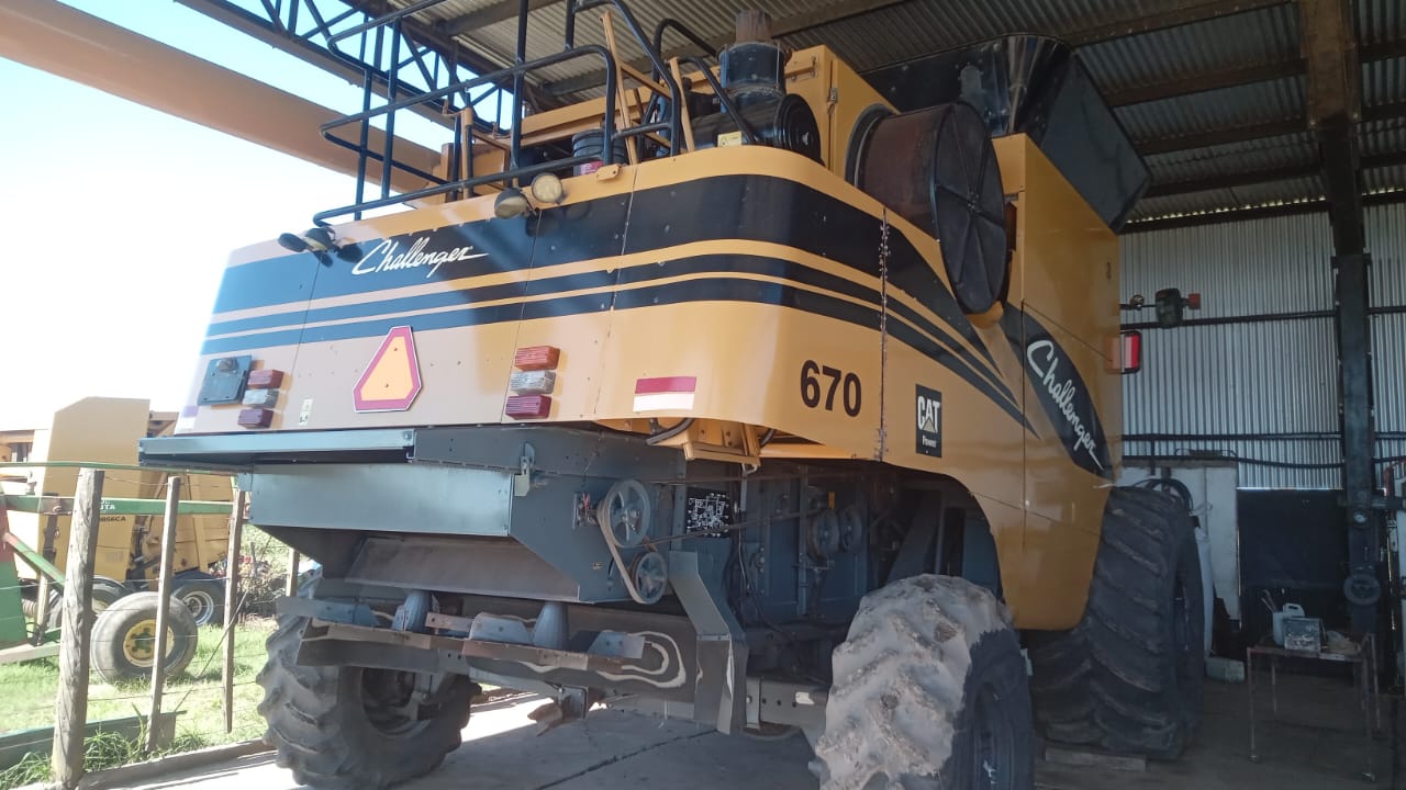 Cosechadora Challenger 670