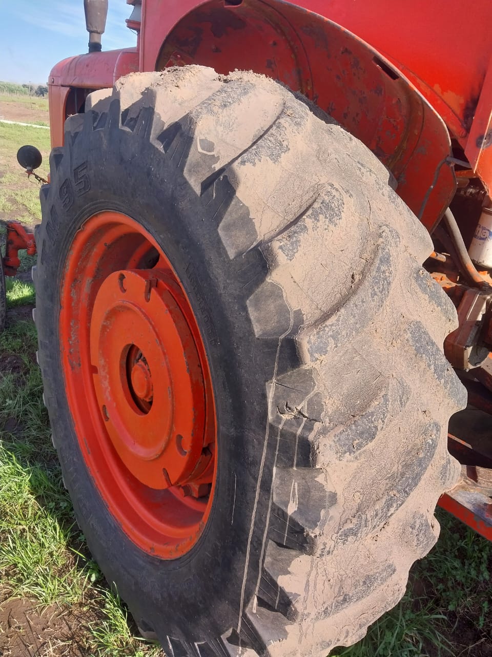 Tractor Fiat 780 con dirección hidráulica