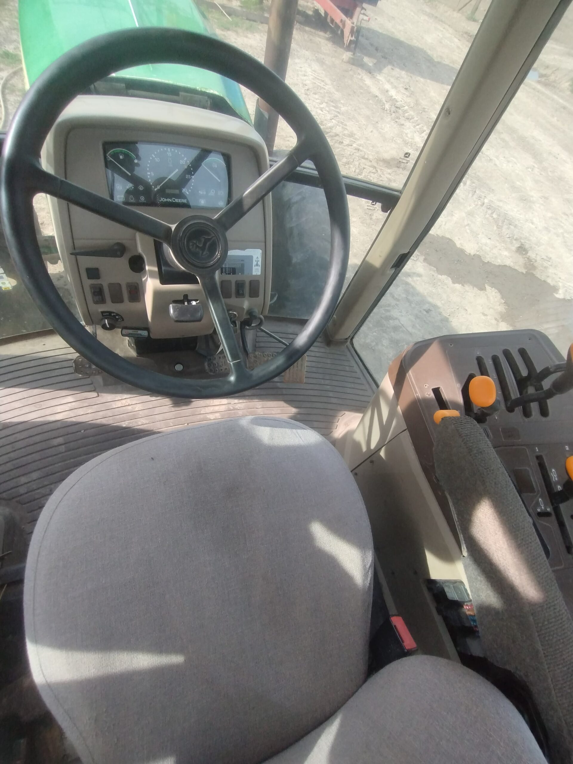 Tractor John Deere 6125 2015