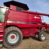 Cosechadora Case IH 2388 Axial-Flow año 2006 color rojo con motor Cummins y plataforma de 30 pies, ubicada en Pergamino, Buenos Aires.