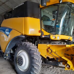 Cosechadora New Holland CR9060 año 2013 con rodado dual